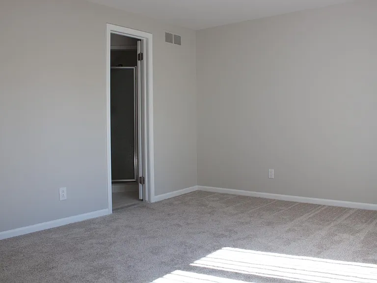 2050 Delaware Ave #E — Photo 14