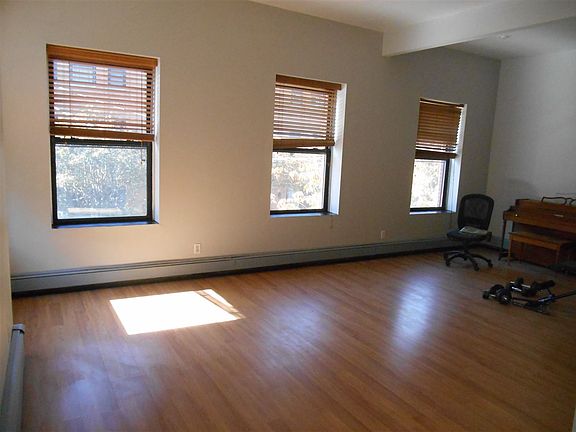 5th image of 354 Grove St APT 2A