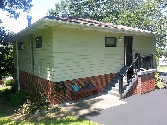 2nd image of 318 1/2 Oakland Ave