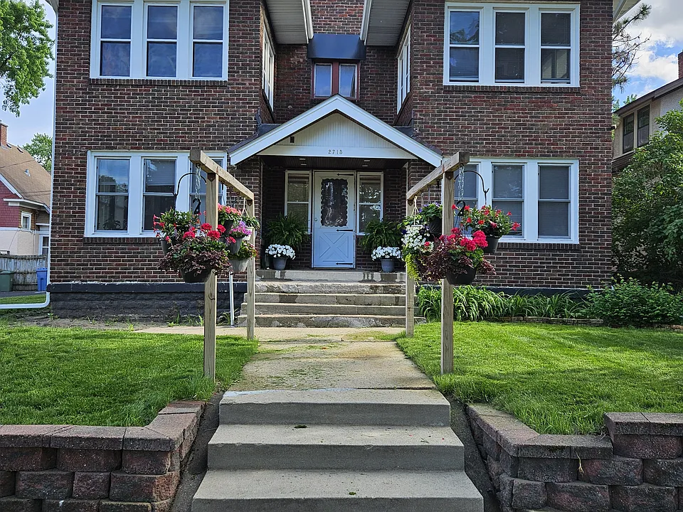 2715 E Minnehaha Pkwy