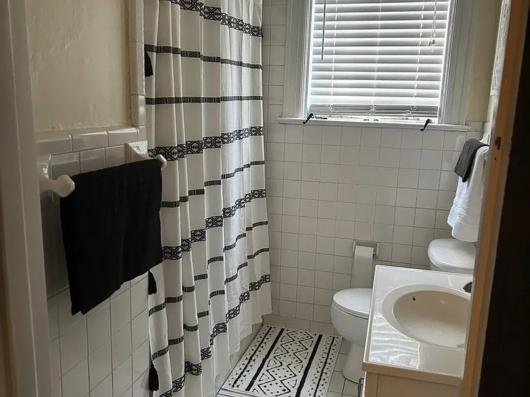 323 N Walnut St — Photo 26
