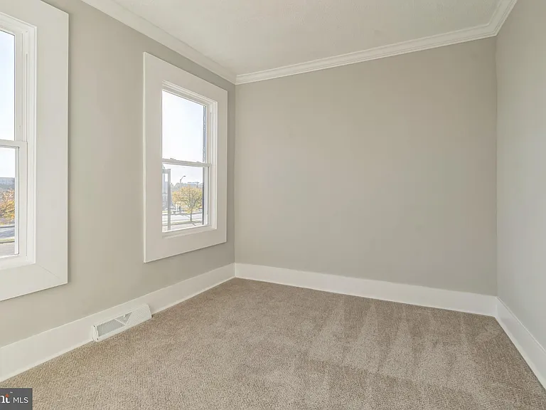 1243 E Lanvale St — Photo 25