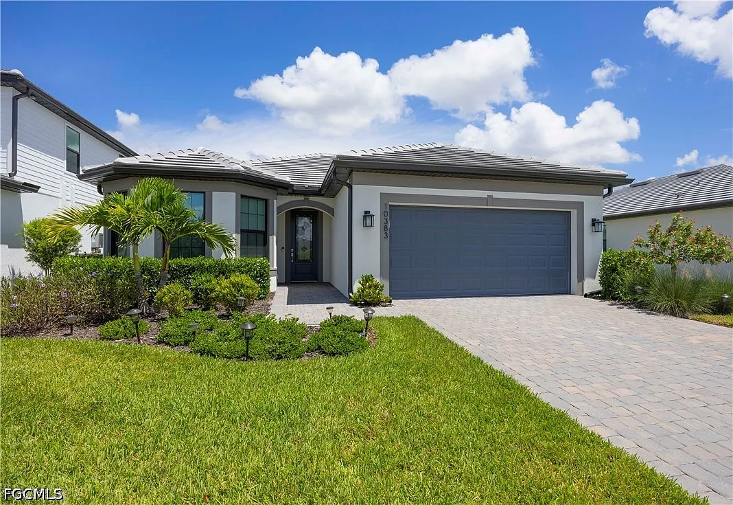 3 bed, 2.0 bath, 2218 sqft, $6,000 — Photo 1