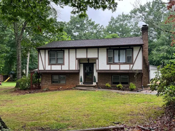 115 Green Tree Dr, Forest, VA 24551
