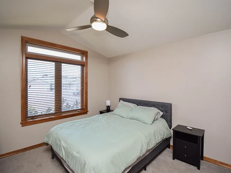 2204 S Silverthorne Ave — Photo 33