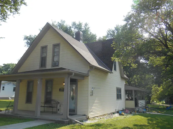 706 N Seward St, Red Cloud, NE 68970