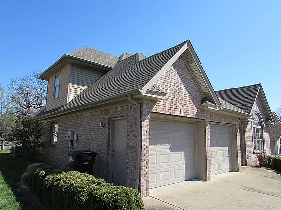 3rd image of 934 Aspen Way