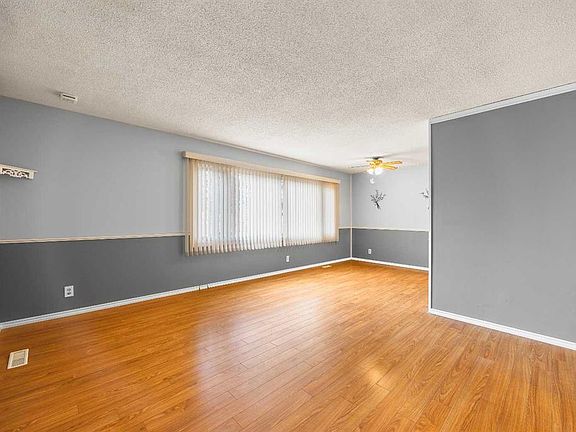 5th image of 272 N Huntington Close NE