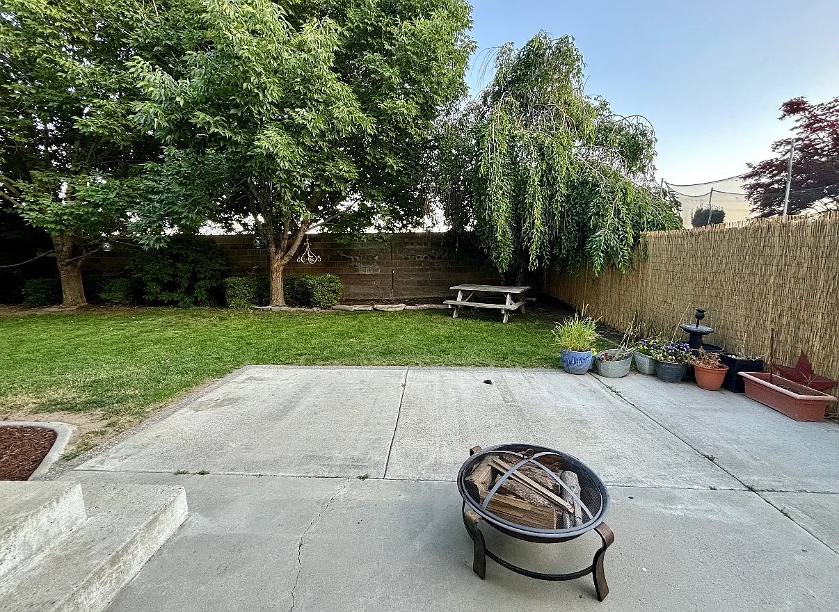 4 bed, 2.5 bath, 2100 sqft, $2,700 — Photo 3