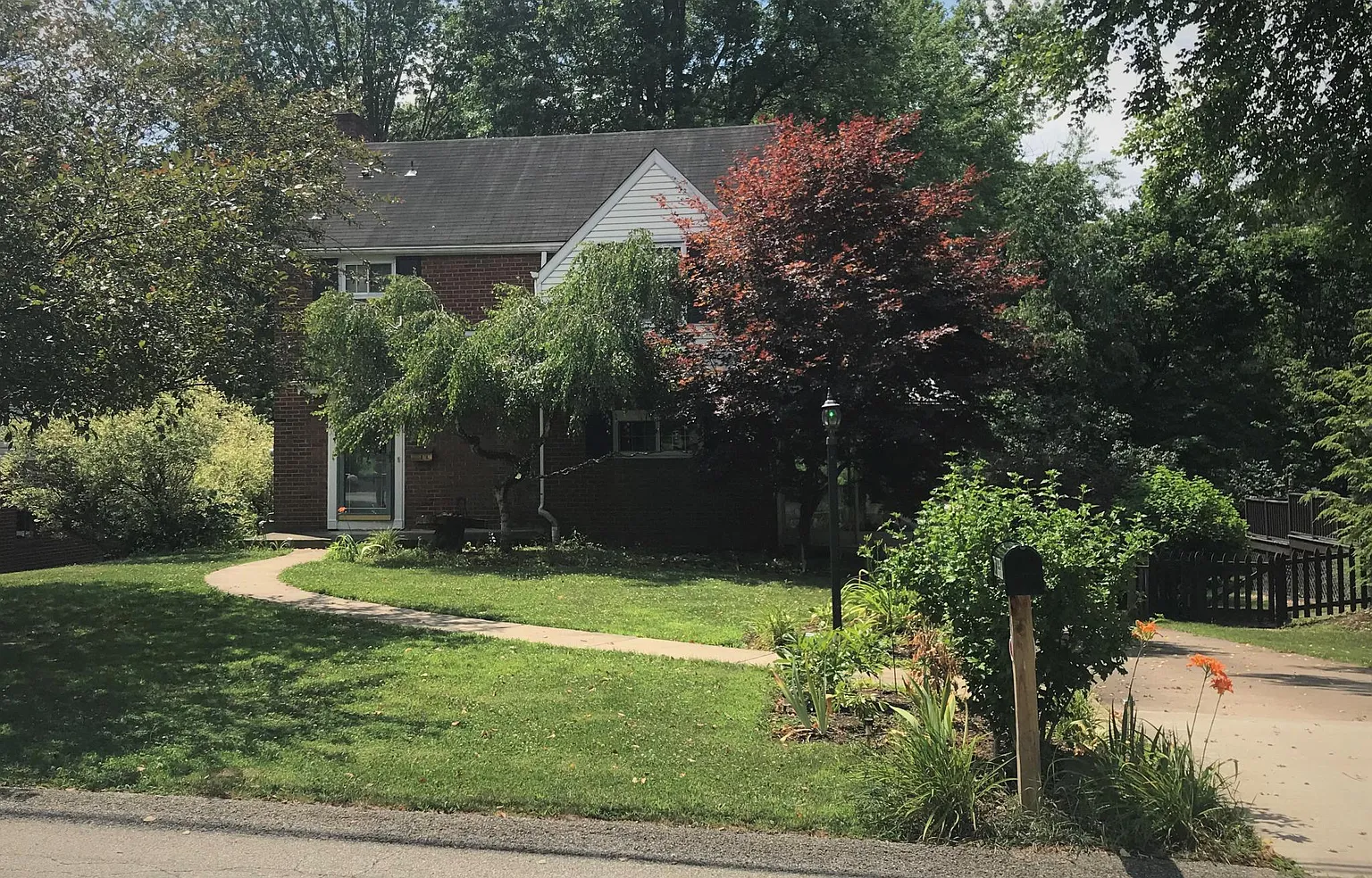 2307 Lambeth Dr photo 1