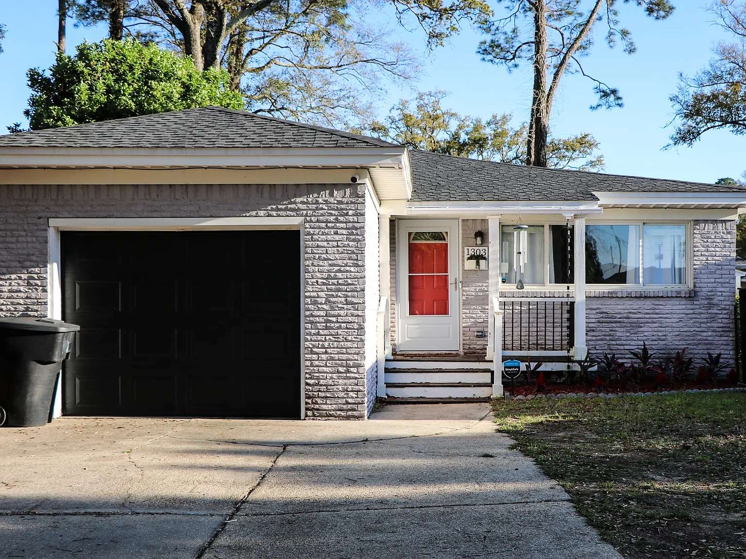 3 bed, 1350 sqft, $2,700 — Photo 2