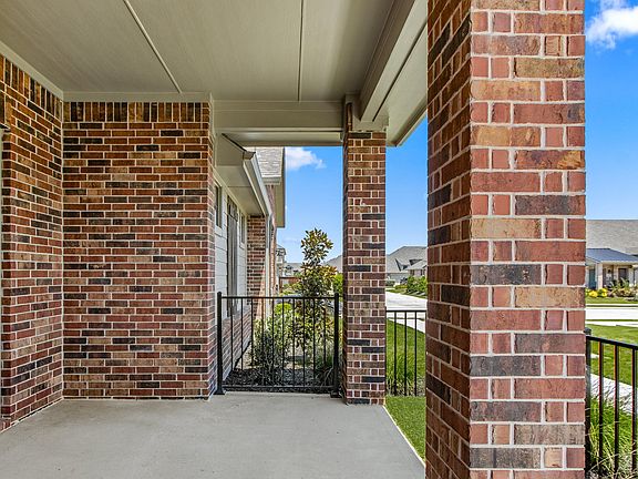 4th image of 622 Oakridge Dr