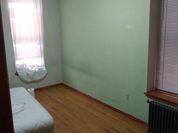 5th image of 29-10 Astoria Blvd #1