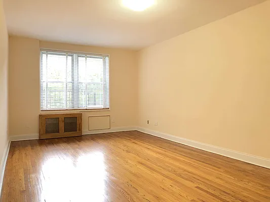 Rented by Kew Forest Realty Inc | media 4