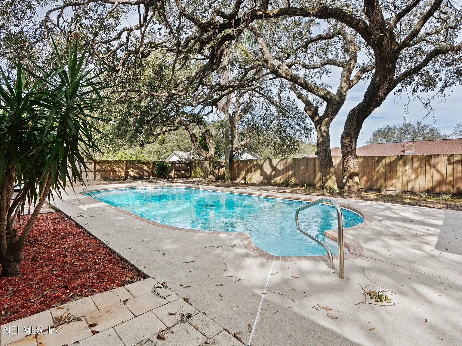 3 bed, 2.0 bath, 2023 sqft, $2,200 — Photo 3