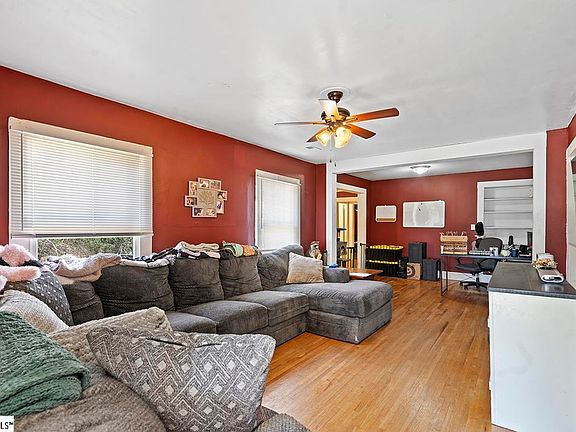 3rd image of 543 Martin Rd