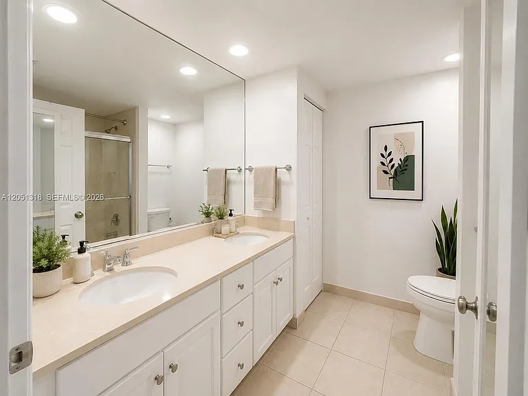 2000 N Bayshore Dr #1107 — Photo 16