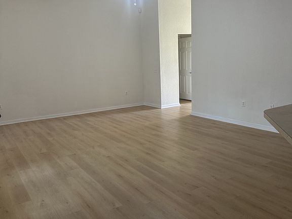 2nd image of 866 Summer Glen Dr
