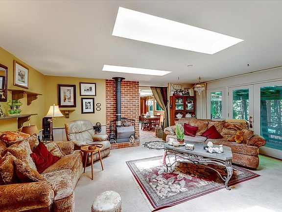 3rd image of 11585 Lake Blvd