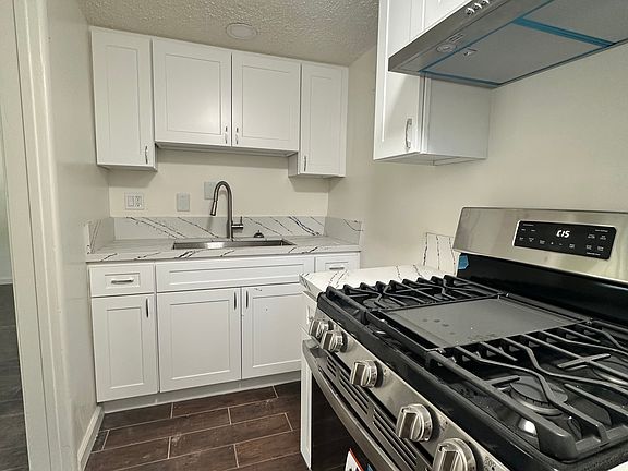 5th image of 7417 Graves Ave #B