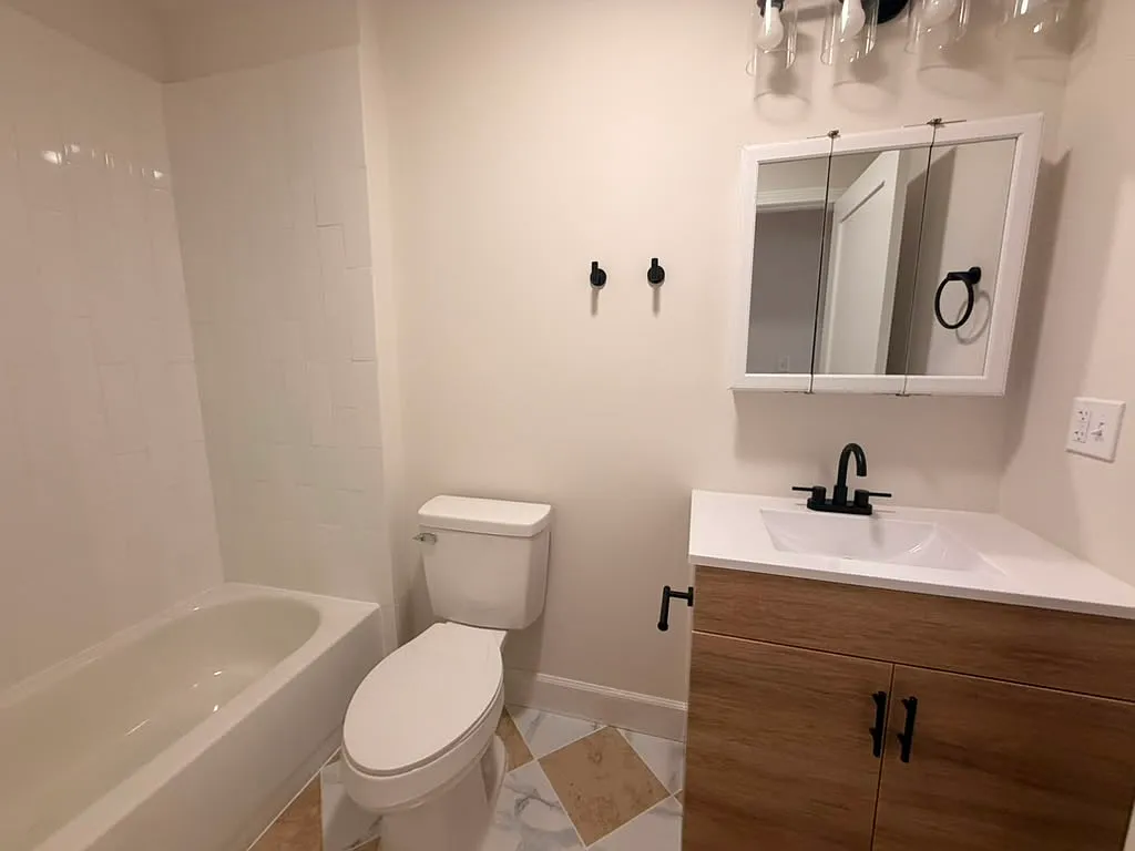 3 bed, 1.5 bath, $2,175 — Photo 4