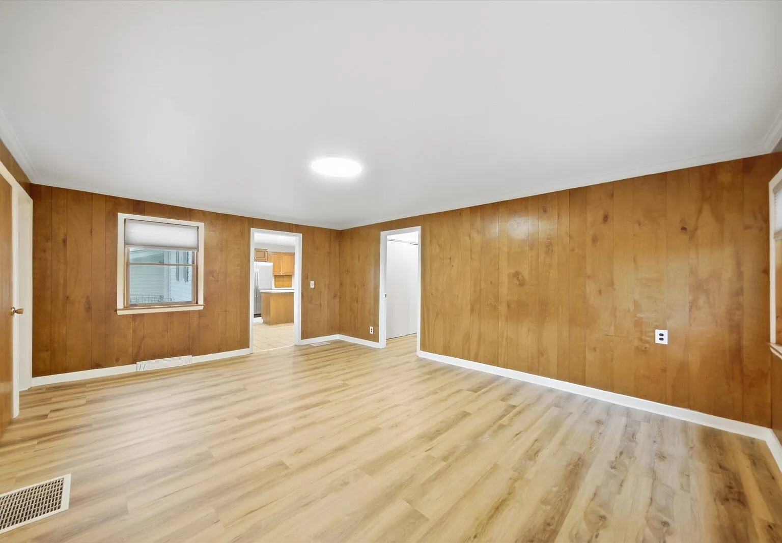 3 bed, 1.0 bath, 2091 sqft, $2,490 — Photo 3