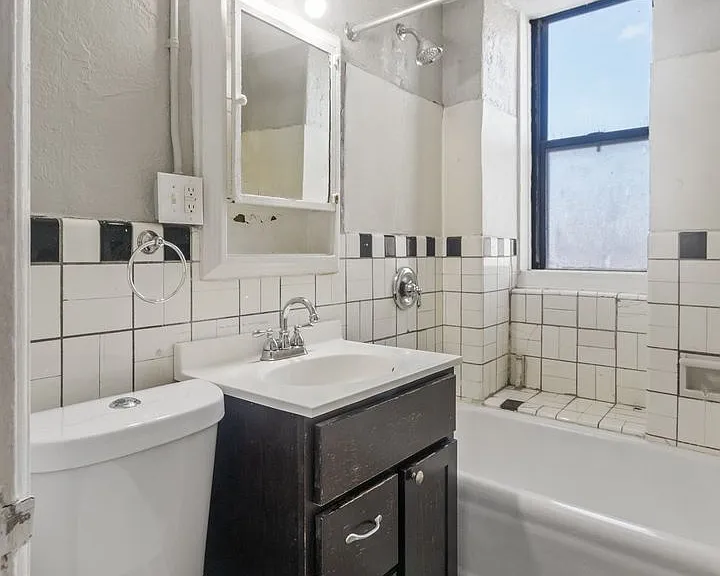 Piccadilly Apartments — Photo 55