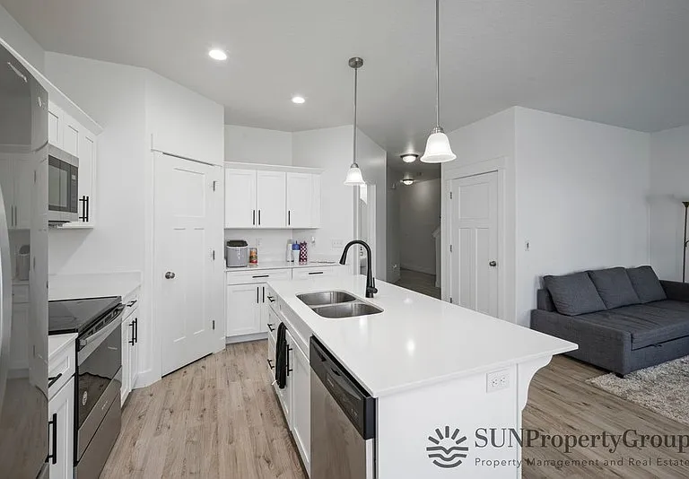 288 W 730 N — Photo 6