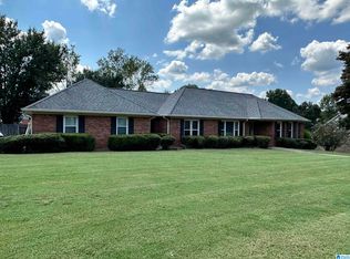 5810 Country Meadow Dr, Gardendale, AL 35071