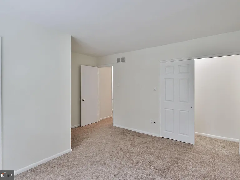 305 S Warminster Rd #B2 — Photo 32