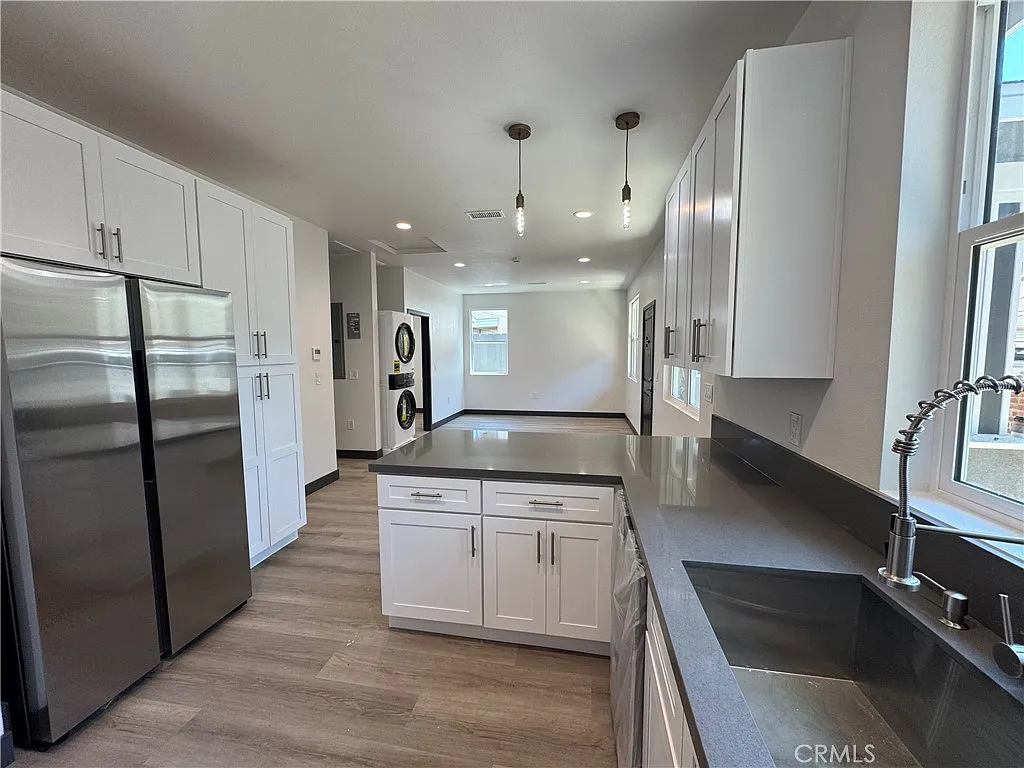 2 bed, 899 sqft, $3,300 — Photo 4