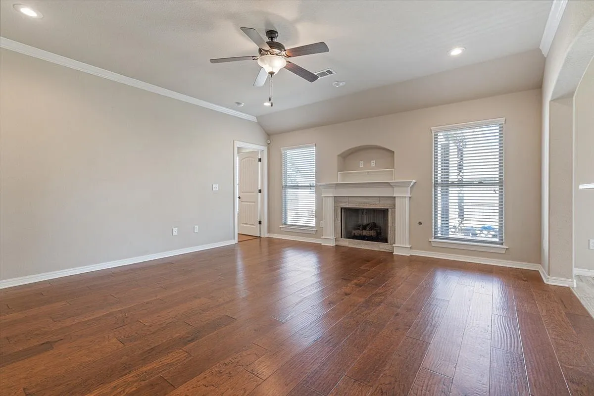 3 bed, 1560 sqft, $1,865 — Photo 3