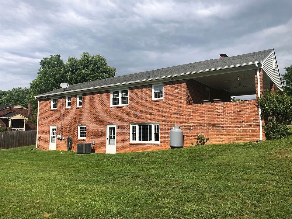 2nd image of 184 Mistletoe Dr