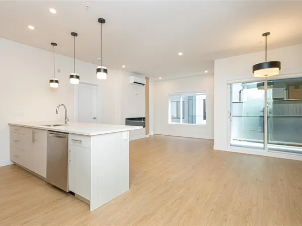 918 Jenkins Ave #403, Langford, BC V9B 2N7