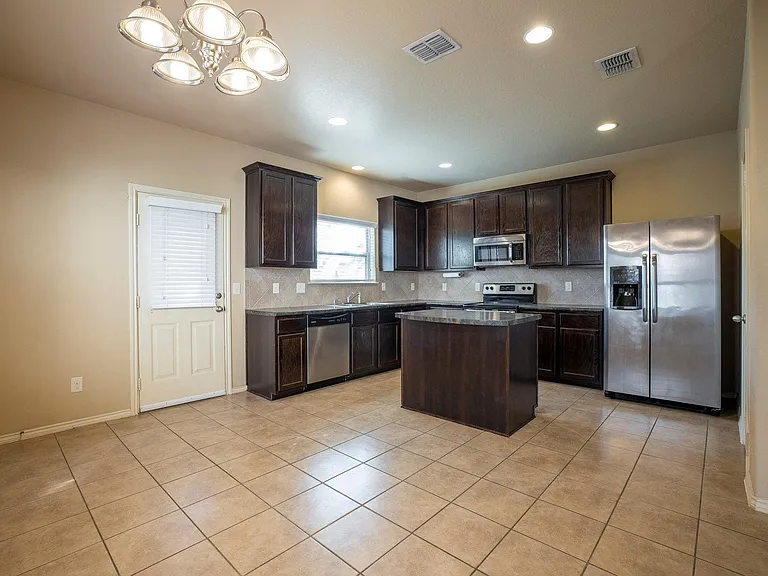 433 Stonebrook Dr — Photo 22