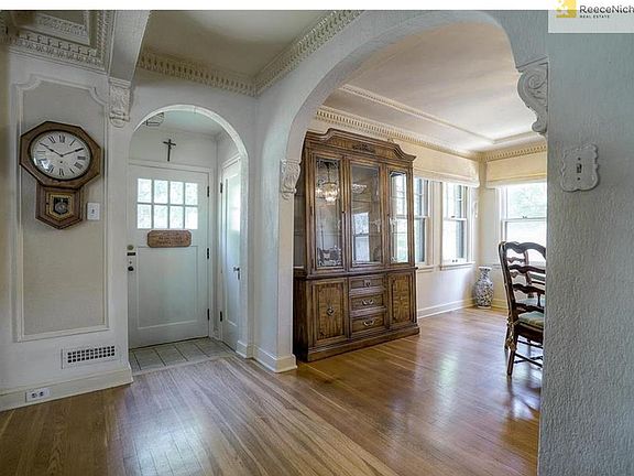 Truly exceptional crown molding and archways throughout