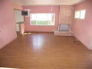 3rd image of 2737 Santa Fe St