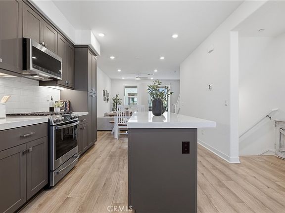 5th image of 30 Wisteria St