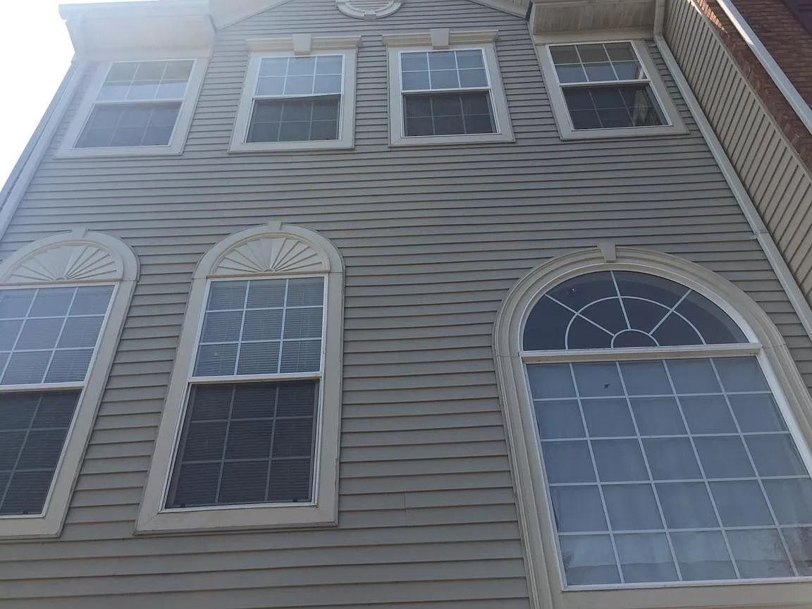 3 bed, 3.5 bath, 2200 sqft, $2,800 — Photo 3