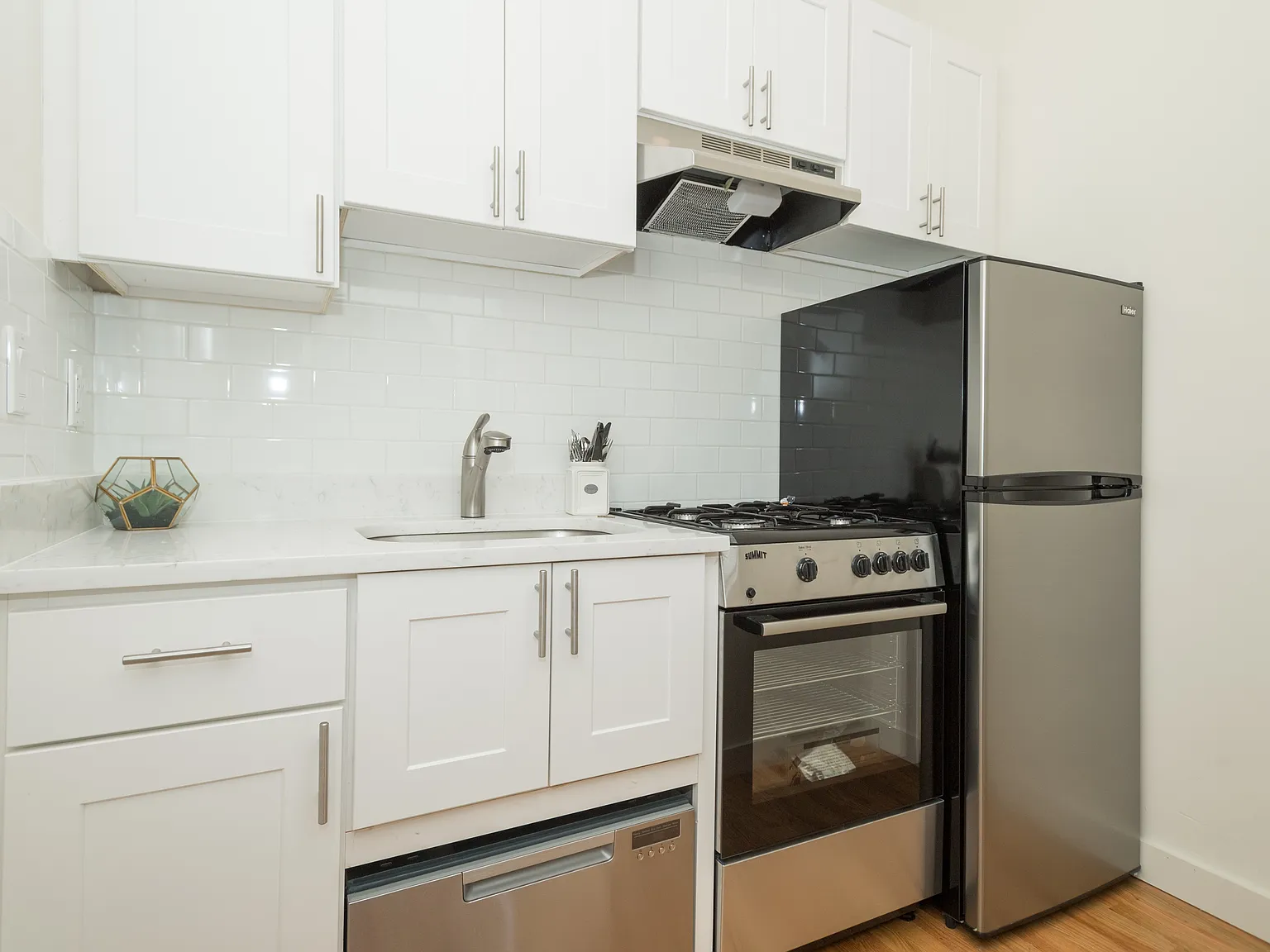 1 bed, 575 sqft, $2,400 — Photo 4