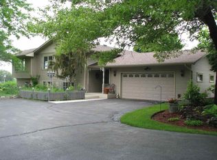 6782 Cemetery Rd, Rockford, IL 61101