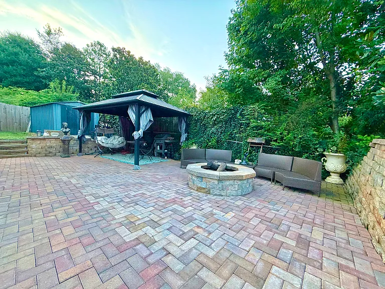 2836 E Mount Tabor Cir — Photo 14