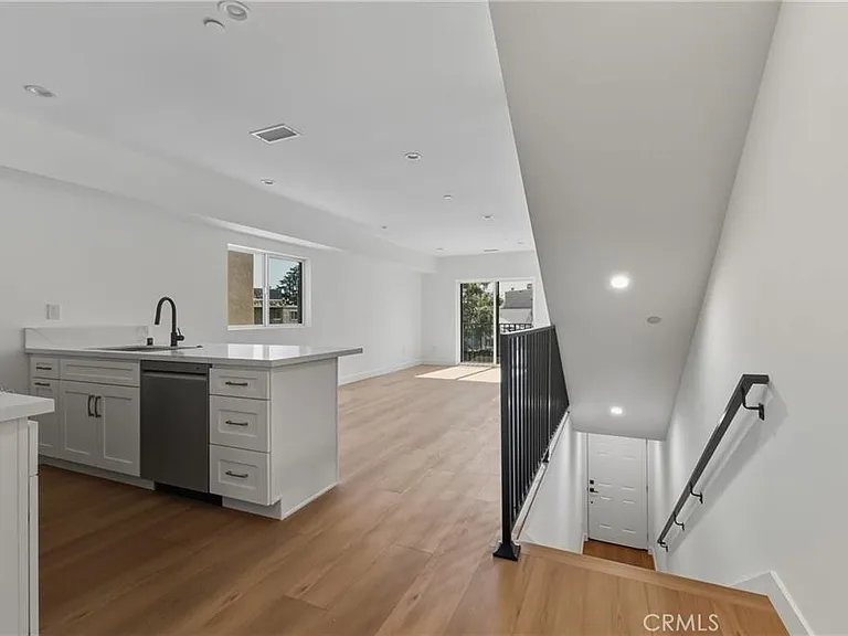 14165 Erwin St — Photo 4