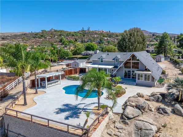28101 Rawlings Rd, Hemet, CA 92544