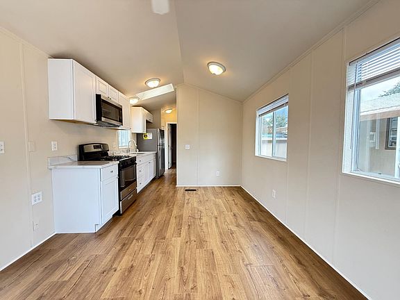 3rd image of 111 El Crystal Dr #111