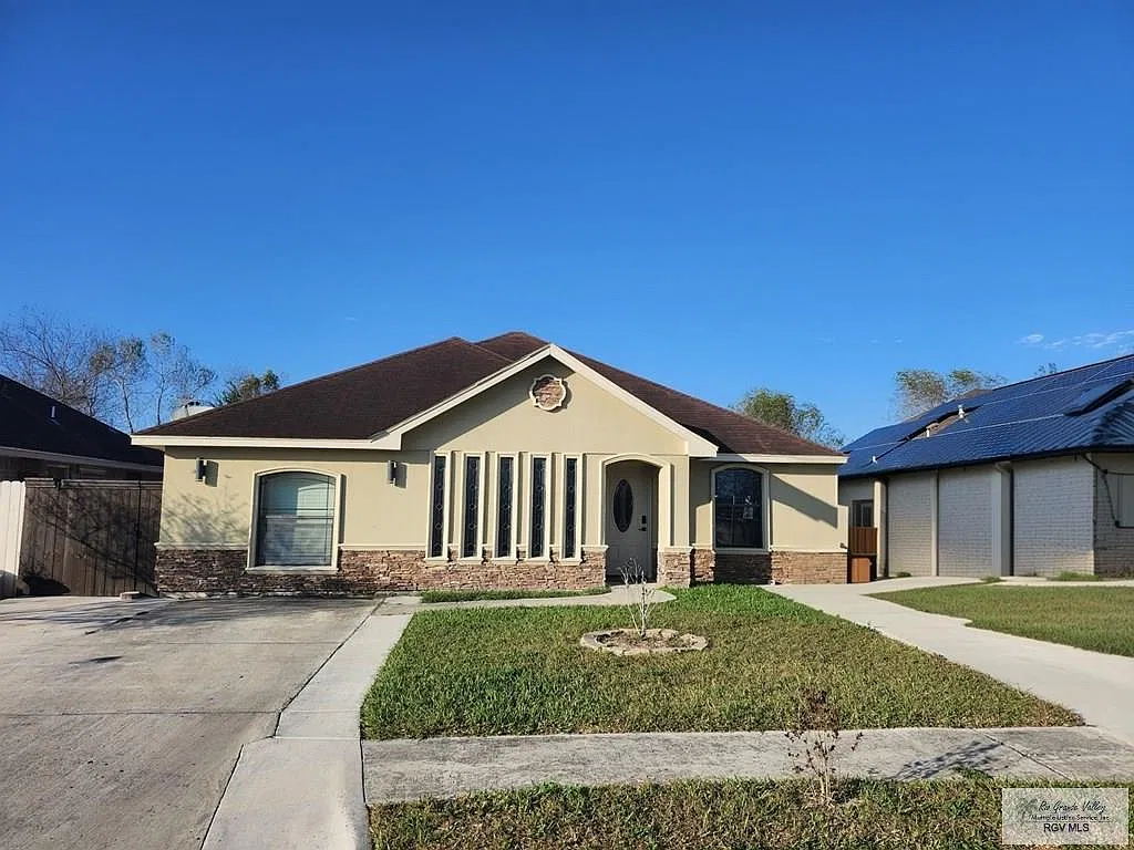 4 bed, 2.5 bath, 1348 sqft, $2,200 — Photo 2