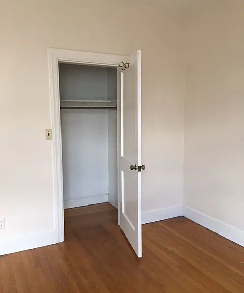 322 Broadway — Photo 8