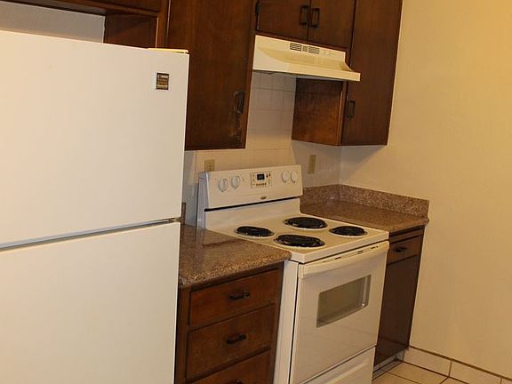 4th image of 303 W Ben Holt Dr APT 6
