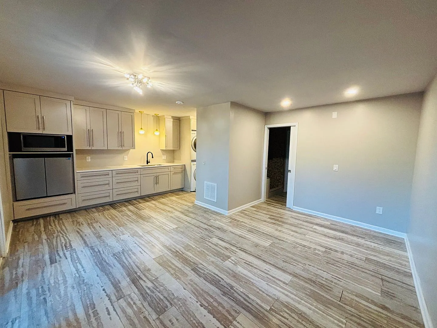 4 Bedroom, 3.5 Bath Townhouse Currently — Photo 2