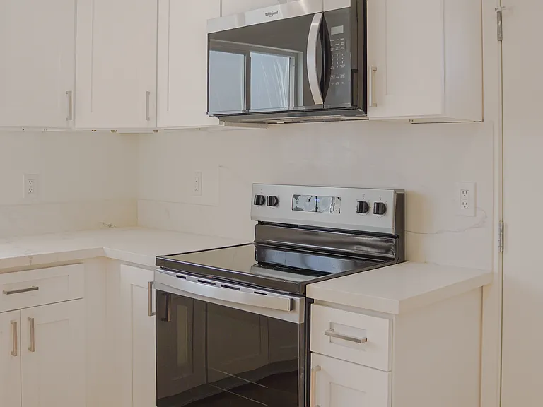 1403 W Elder Ave #A — Photo 5